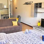 Lakestudio With Private Apartamento Cima